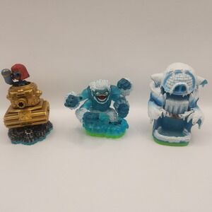 3 Skylanders figures pieces for video games